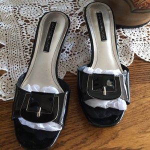 🖤Bandolino NWOT black patent leather mules/sandals w/buckle